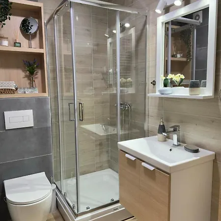 Dorin Kutak, Hills Lägenhet