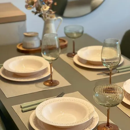 Dorin Kutak, Hills Lägenhet *