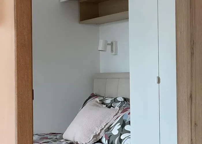 Daire Dorin Kutak, Hills