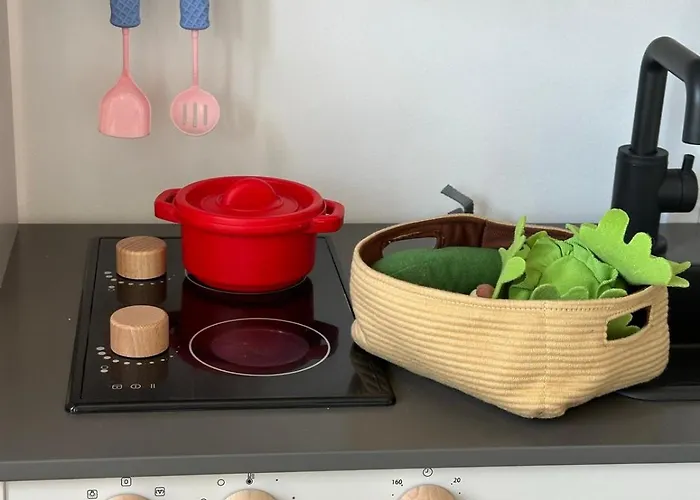 Daire Dorin Kutak, Hills