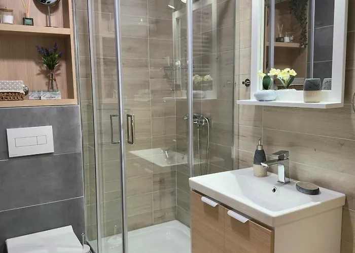 Dorin Kutak, Hills Daire