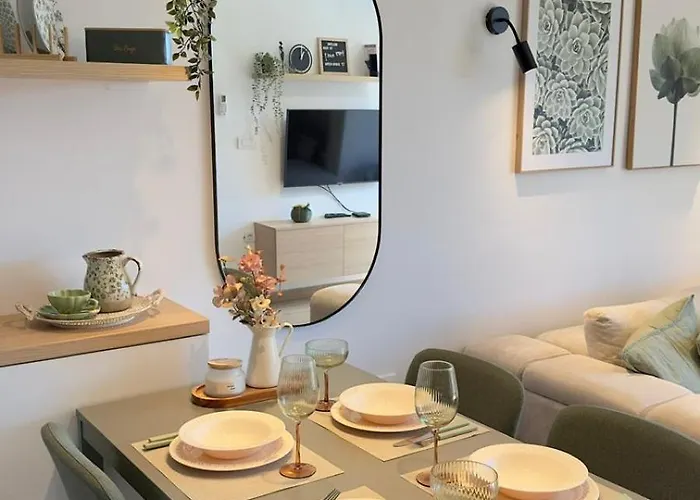 Daire Dorin Kutak, Hills