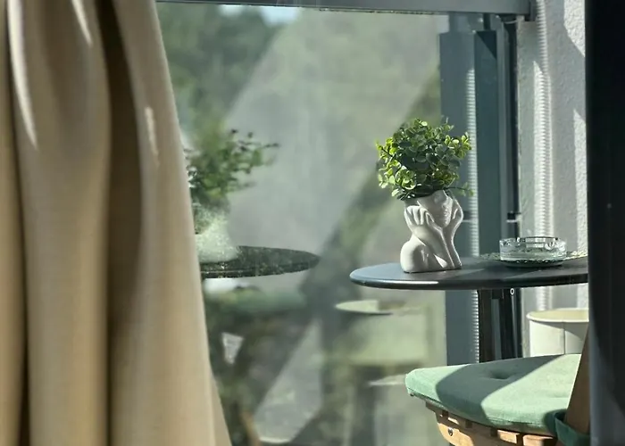 Daire Dorin Kutak, Hills