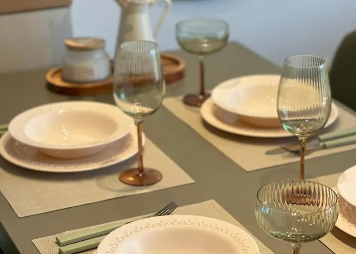 Dorin Kutak, Hills Daire *